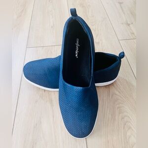 Comfortview Alessia Navy perforated slip on sneaker 10WW